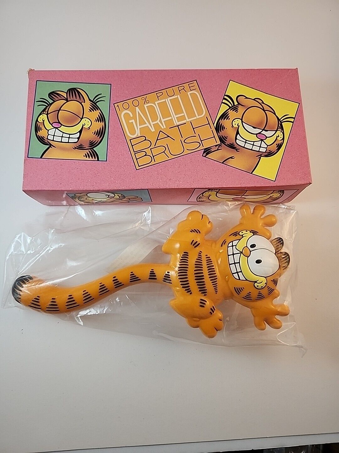 NOS AVON Vintage 1978 GARFIELD BATH BRUSH  Factory Sealed in Plastic With Box