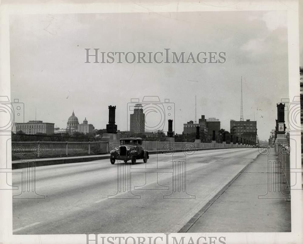 1930 Press Photo Model A Ford Driving on Market Street Bridge - pnx00551