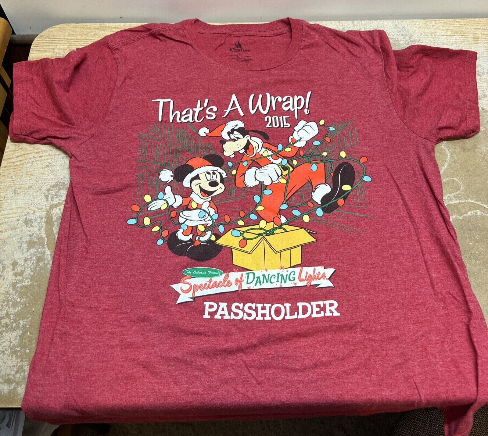 2015 Disney That\'s A Wrap, Spectacle of Dancing Lights Passholder T-shirt, L NWT