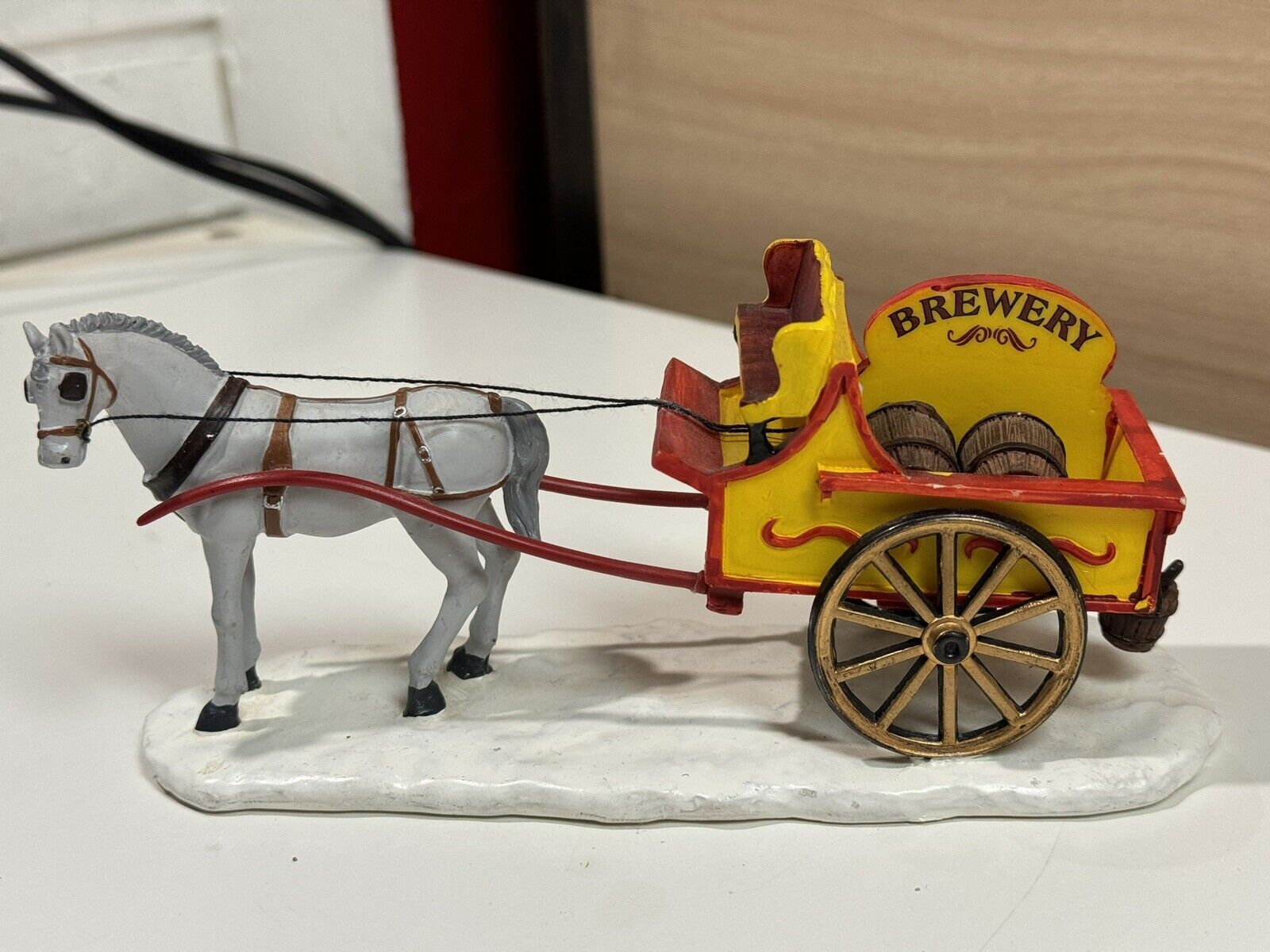 Lemax Christmas Village Vintage Old Time Horse Drawn Brewery Beer Wagon 33402 49