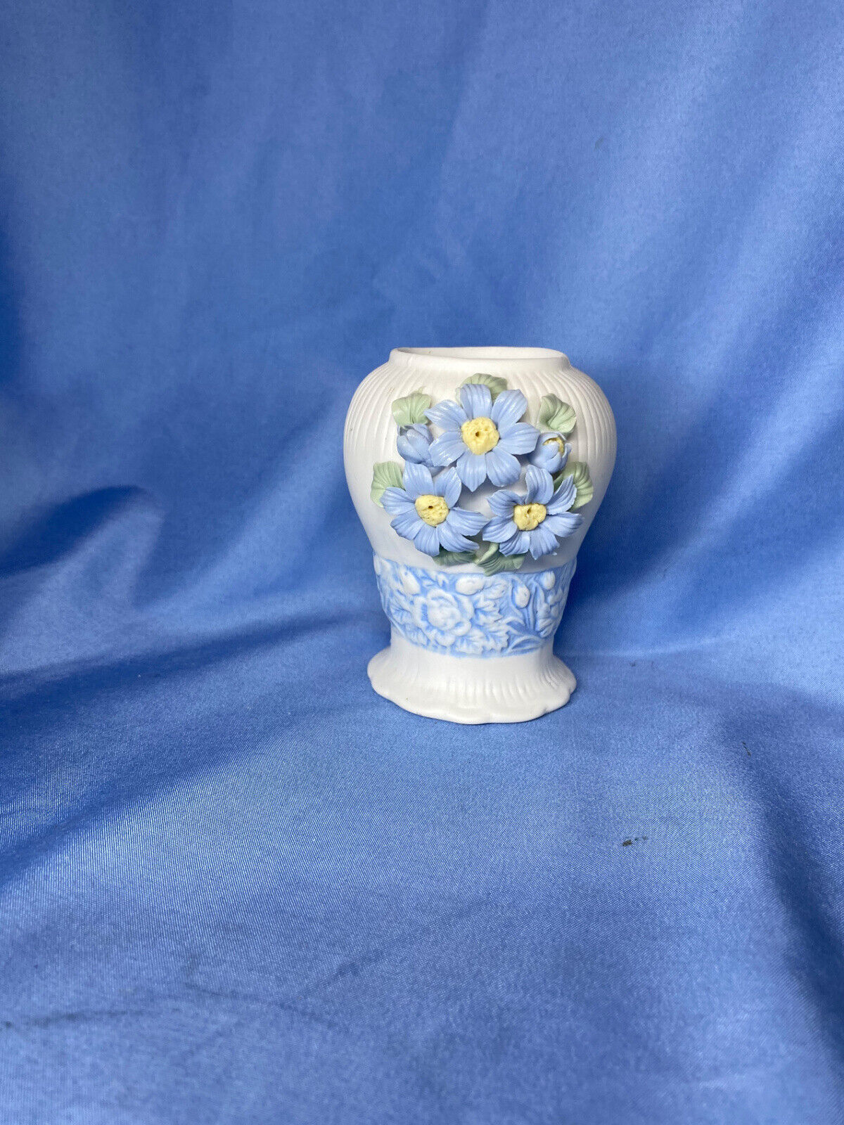Vintage Hermitage Decorative Collectible Daisy Blue Friendship Vase 4 Inch