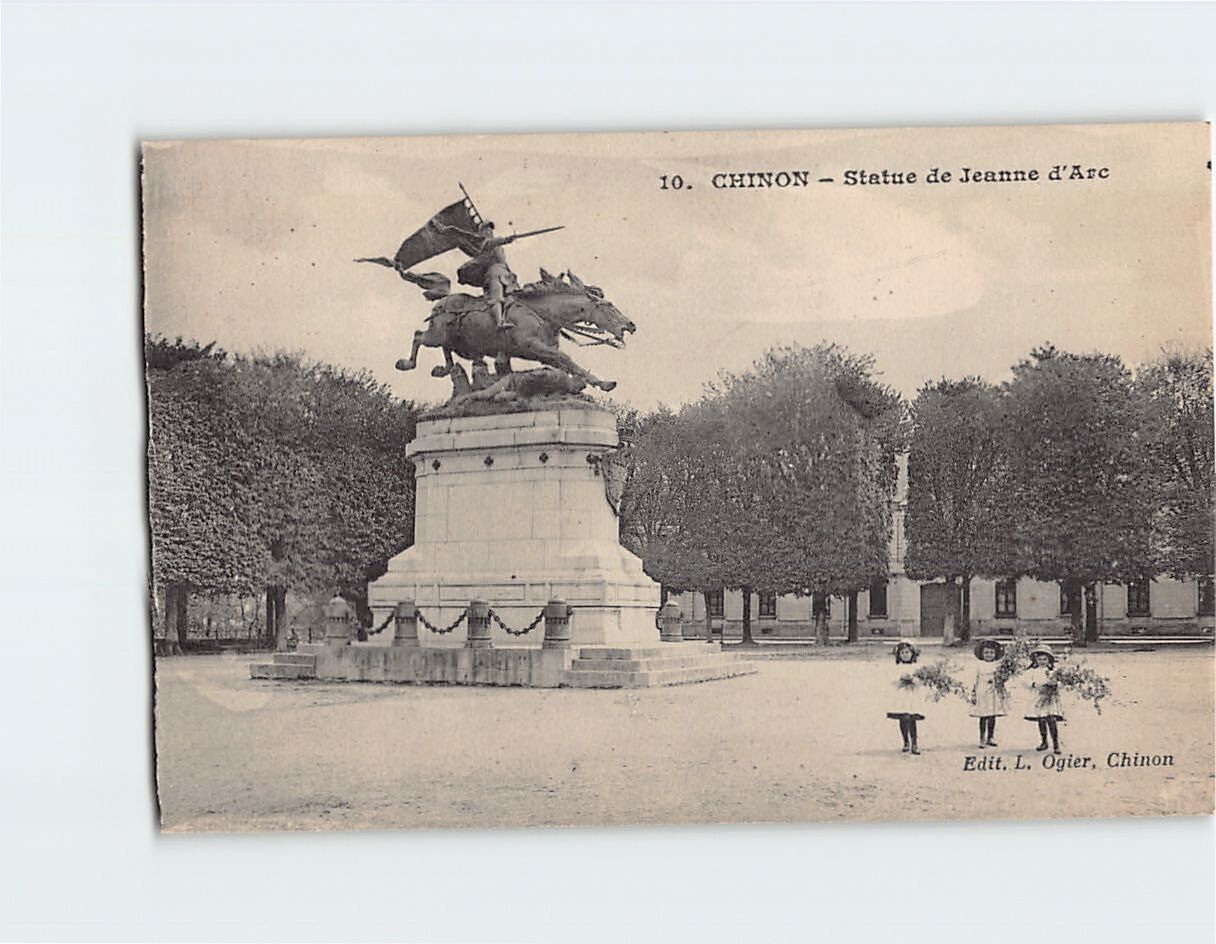 Postcard Statue de Jeanne d Arc Chinon France