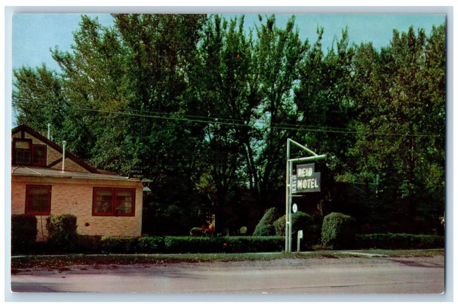Belle Fourche South Dakota Postcard Reid Motel Exterior Building c1960 Vintage