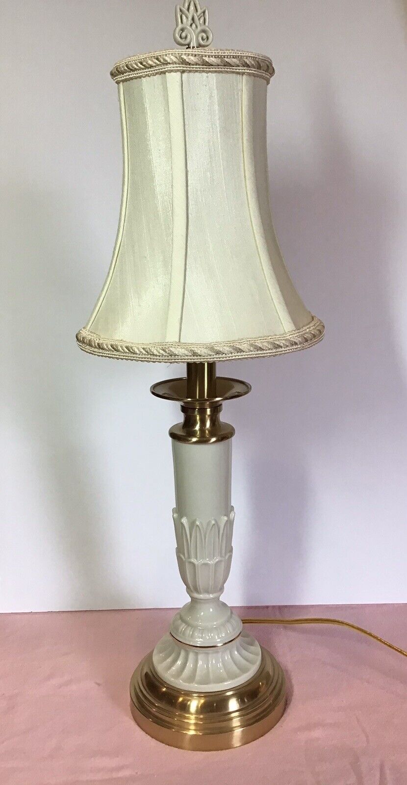 LENOX /QUOIZEL TABLE LAMP WITH ORIGINAL SHADE