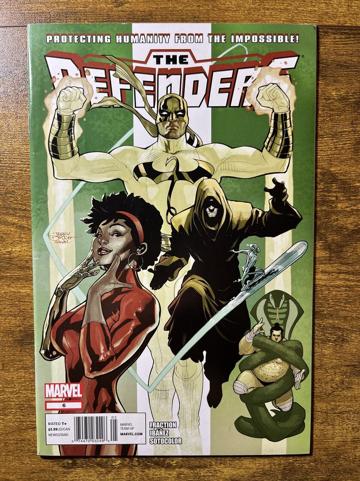 THE DEFENDERS 6 EXTREMELY RARE NEWSSTAND VARIANT MARVEL COMICS 2012