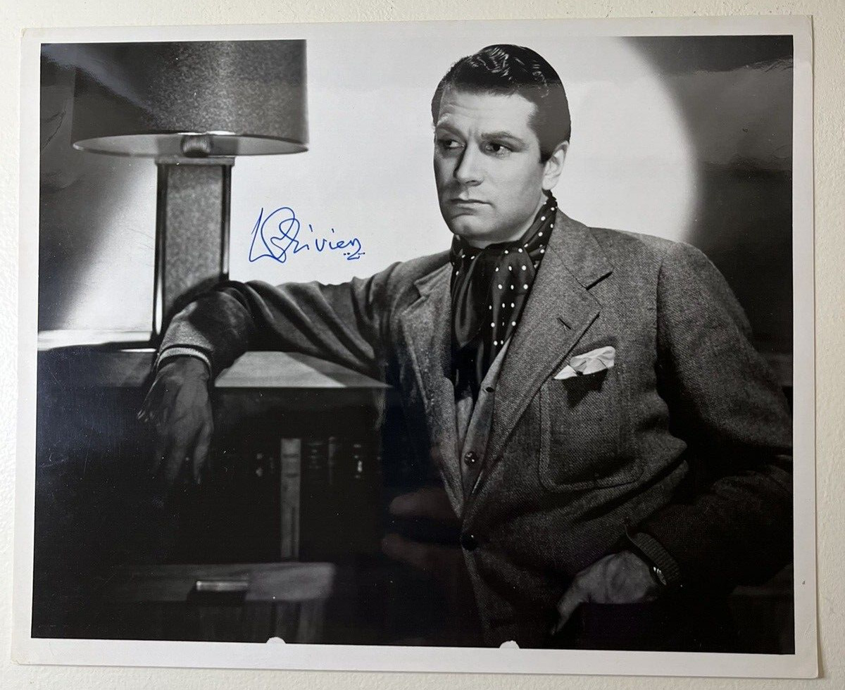 Sir Laurence Olivier Signed 8X10 Glossy Photo Actor 1940s Black White No COA