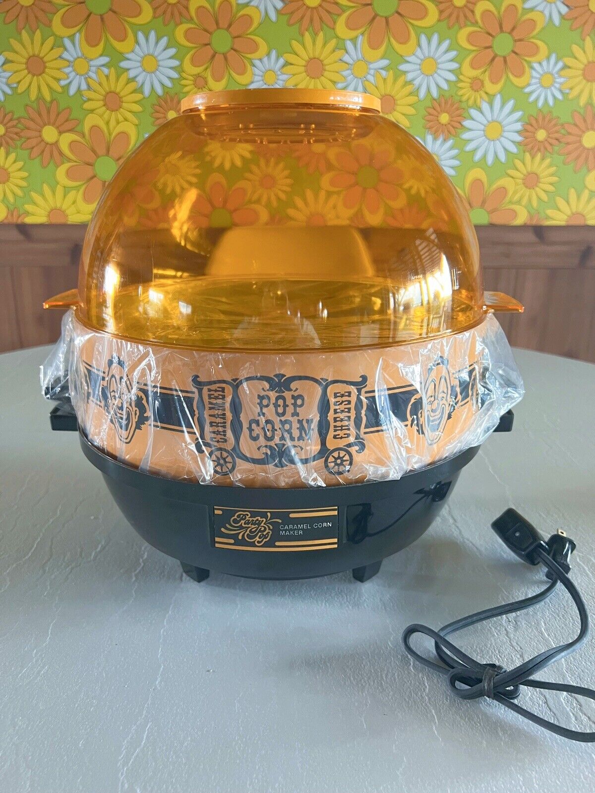 Vintage Westbend ? Electric Popcorn Popper Carmel Party Pop  6 Qt Dome Self Stir