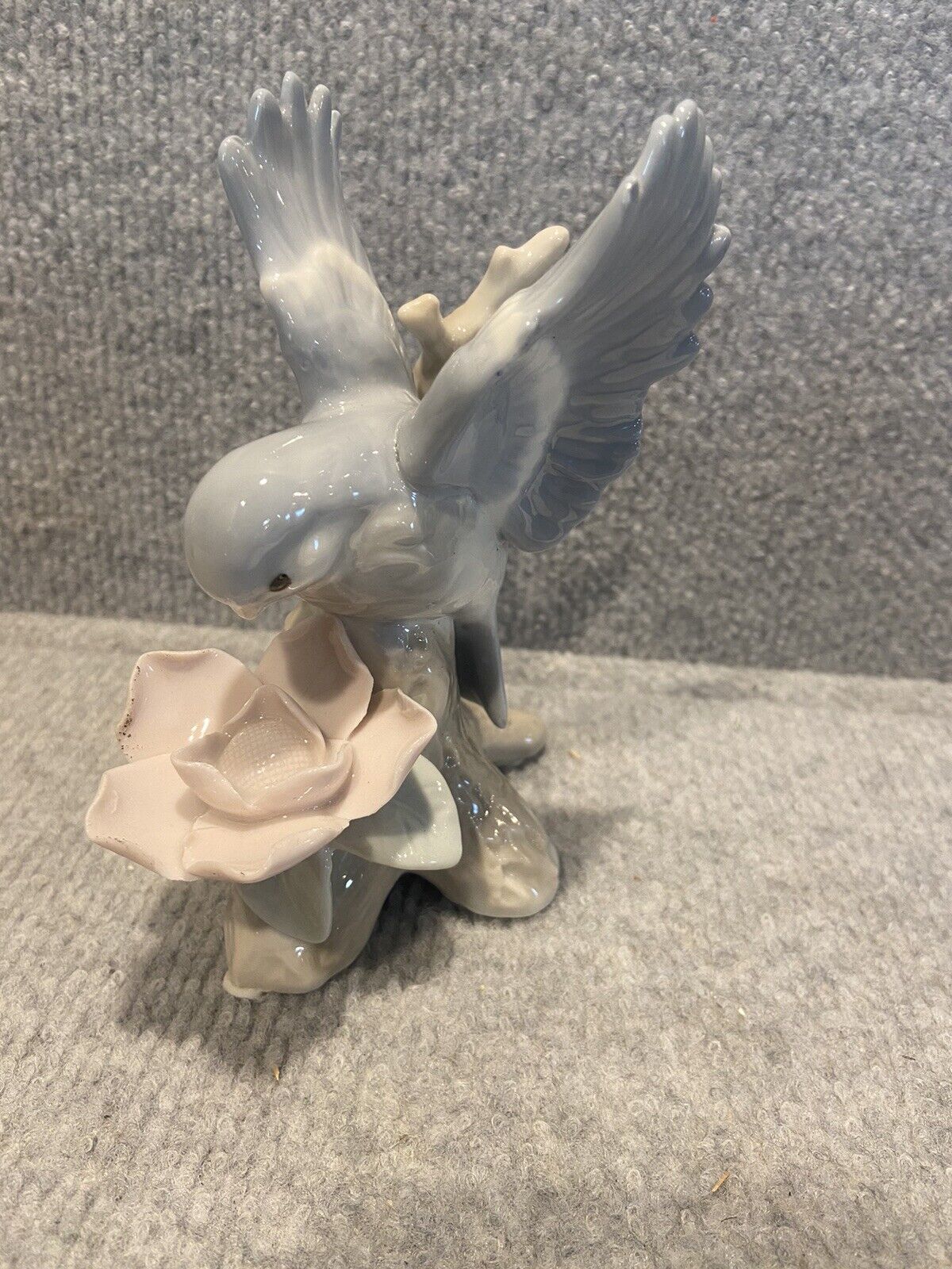 T41-Vtg Flight by Valentino Porcelain Bird Figurine 5.5\