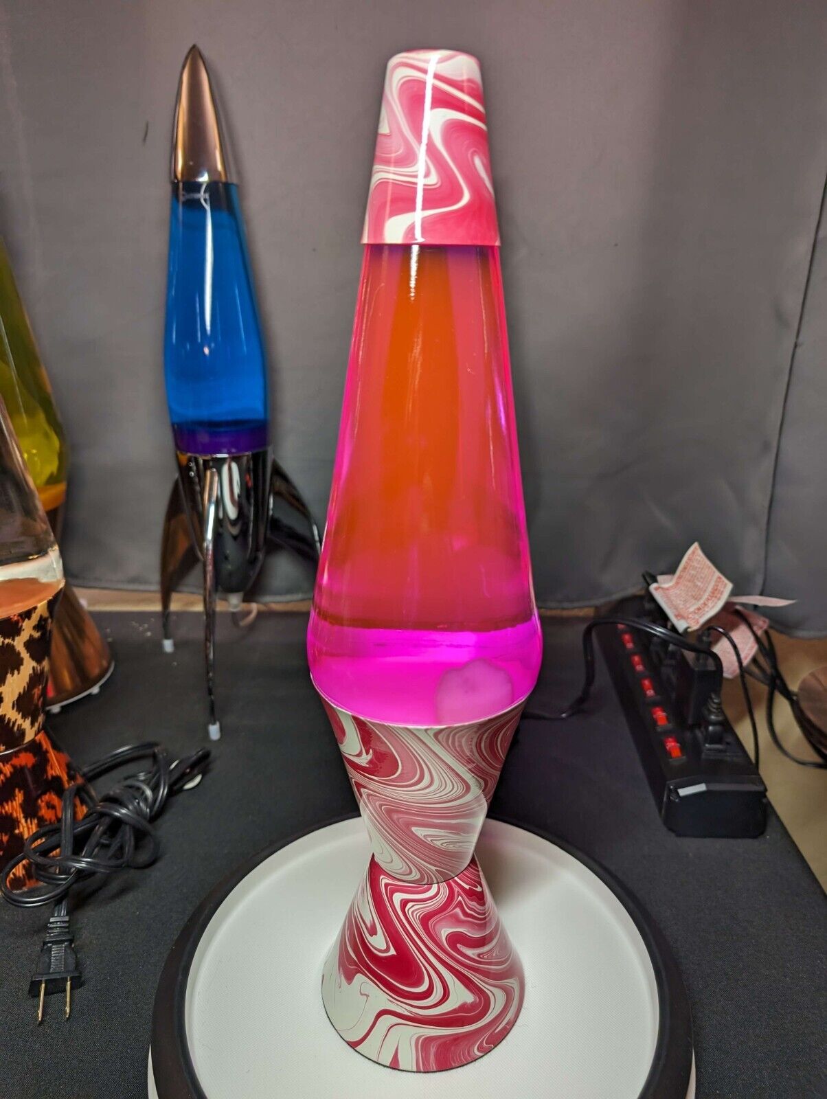Vintage 2001 Lava Lite RED SWIRL Psychedelic Series Lava Lamp - Pink / White