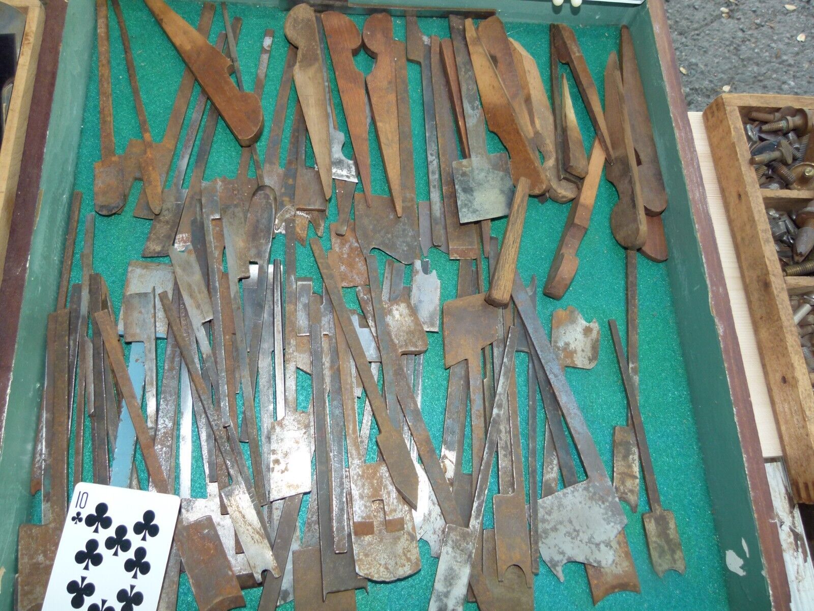 ANTIQUE TOOLS  LIFETIME COLLECTION OF MOLDING PLANE CUTTERS AND WEDGES