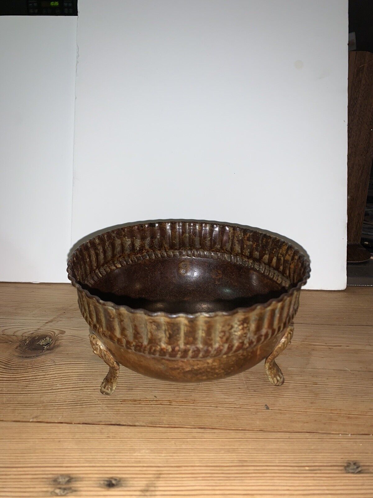 Vintage Hosley Brass Circular Planter Pot with Claw Feet. Decorative Only