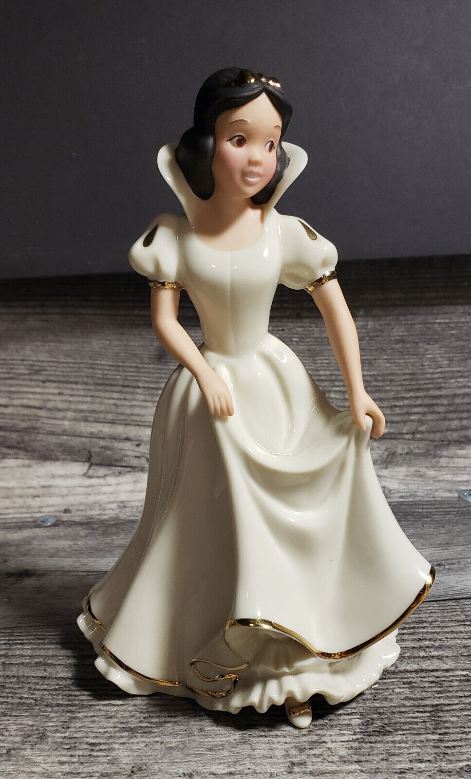 Lenox Classic Disney Showcase Collection SNOW WHITE Princess Figurine 7.5\