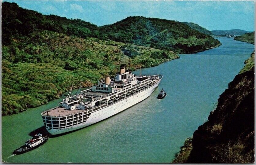Vintage 1960s PANAMA CANAL Postcard M.V. ORIANA Tourist Liner / Culebra Cut