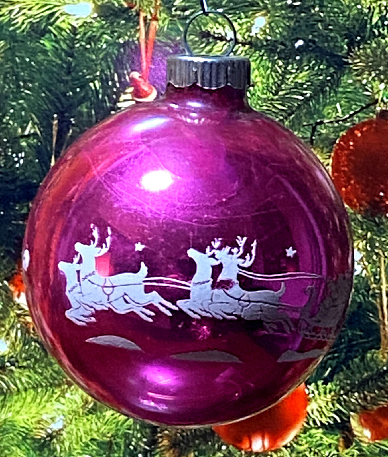 Vintage Santa\'s Sleigh Stencil Glass Xmas Tree Ornament 2 1/2\