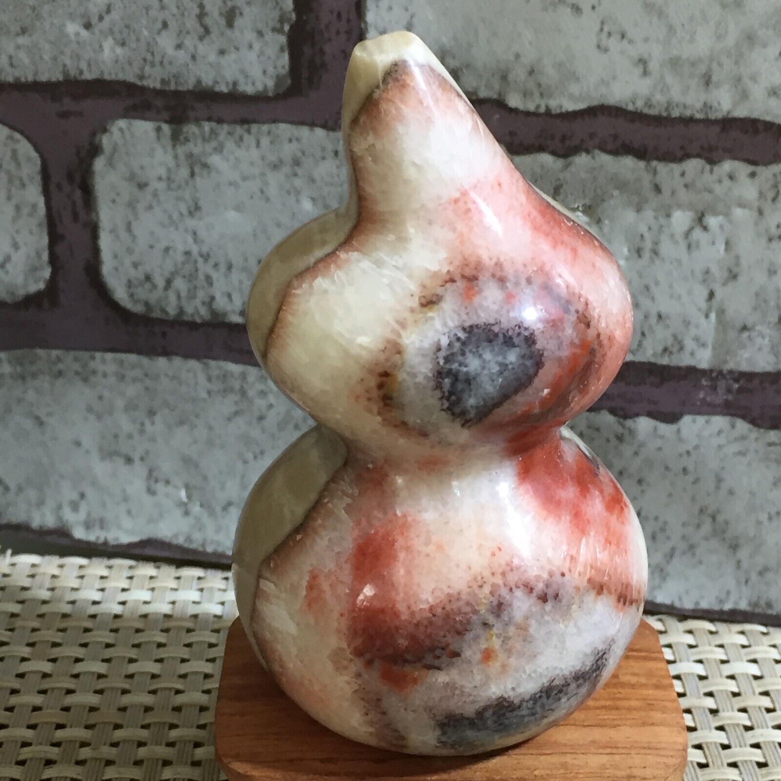 Natural rosewood grain stone, quartz carving, gourd 269g d100