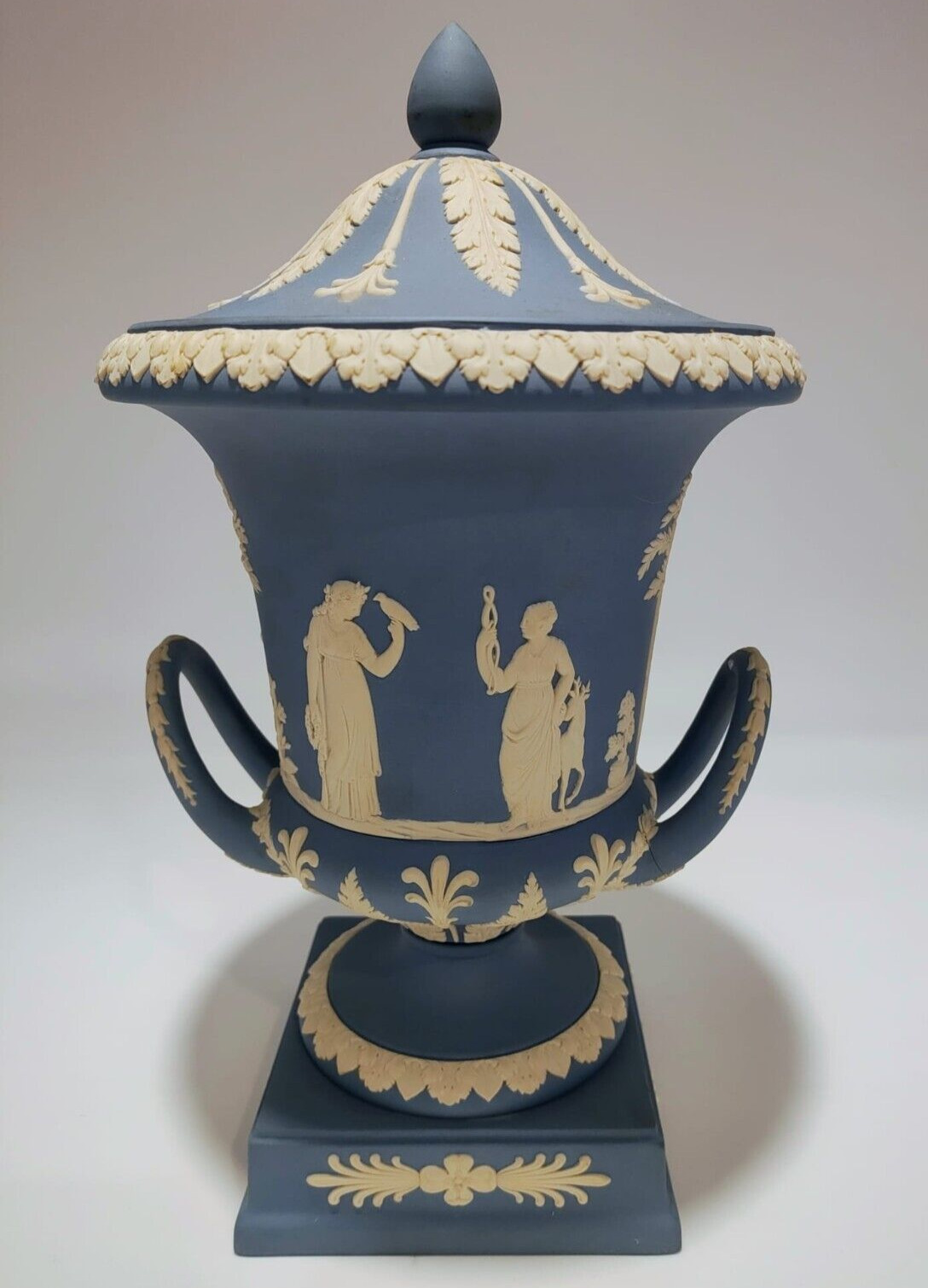 Wedgwood Blue Jasperware Campagna Lidded Urn Pedestal Vase White Bas-Relief
