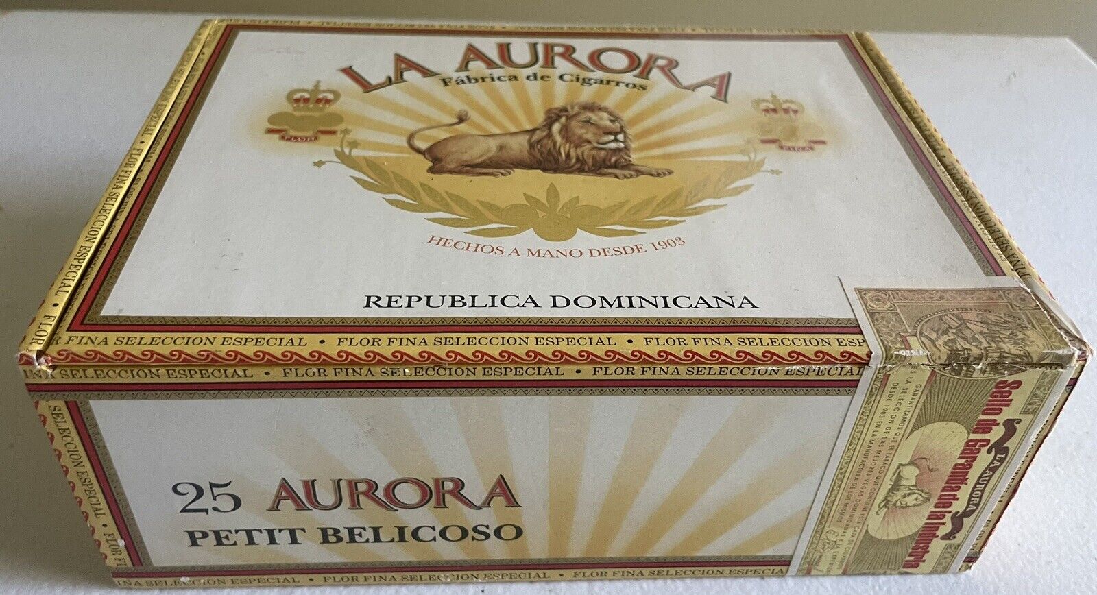 La Aurora Fabrica de Cigarros Republica Dominicana Petit Belicoso Cigar Box