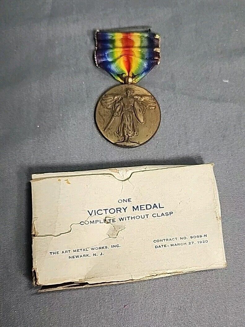 Original WW1 U.S. Victory Medal 1920 Full Ribbon And box Vibrant And clear