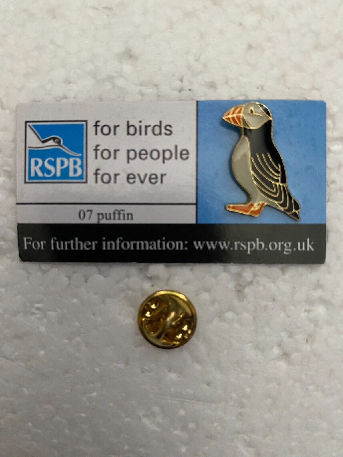 RSPB Enamel Pin Badge - Puffin - No. 07 - FBFPFE card