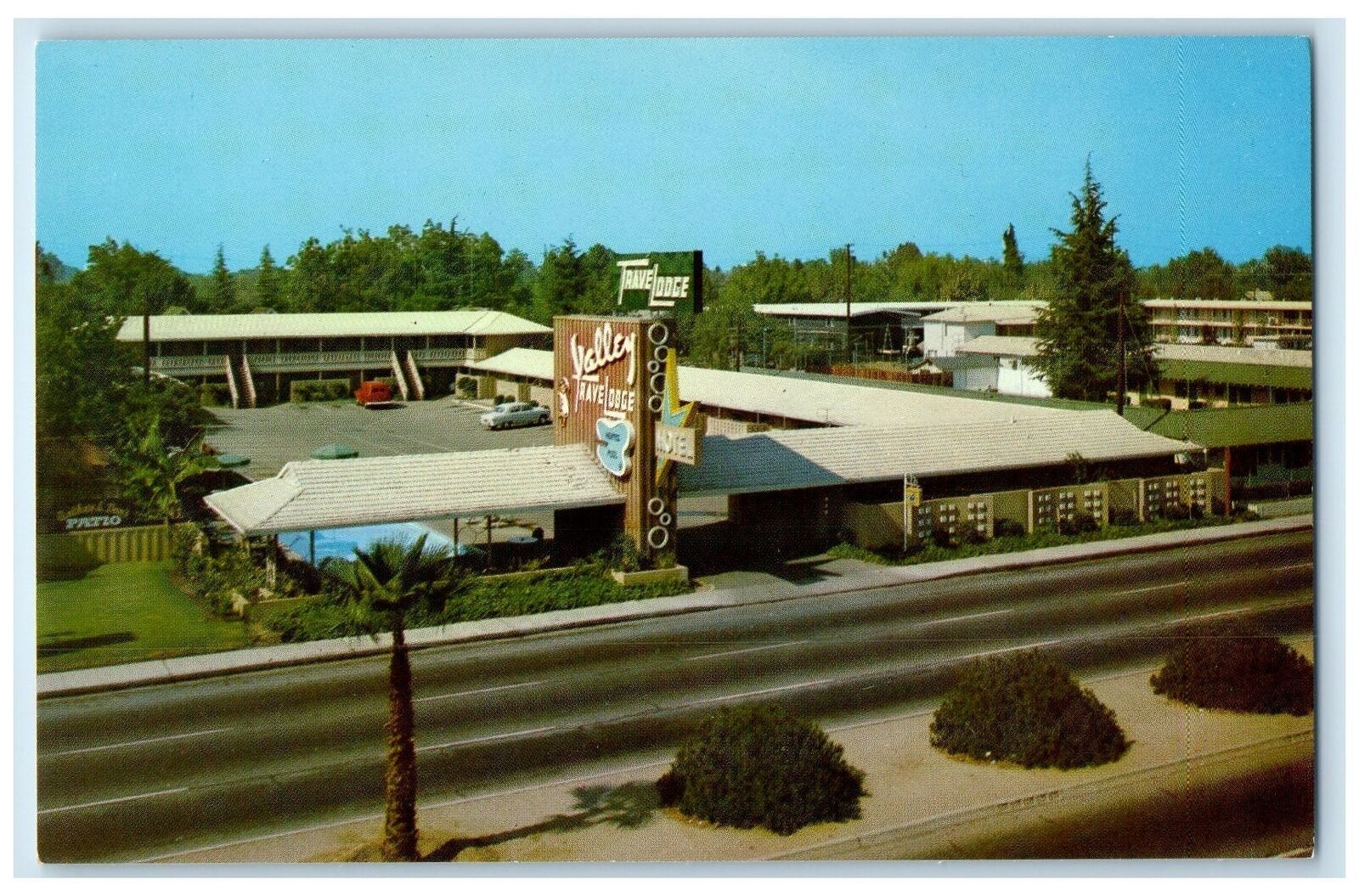 c1950\'s Valley Travelodge Roadside Restaurant Bakersfield California CA Postcard