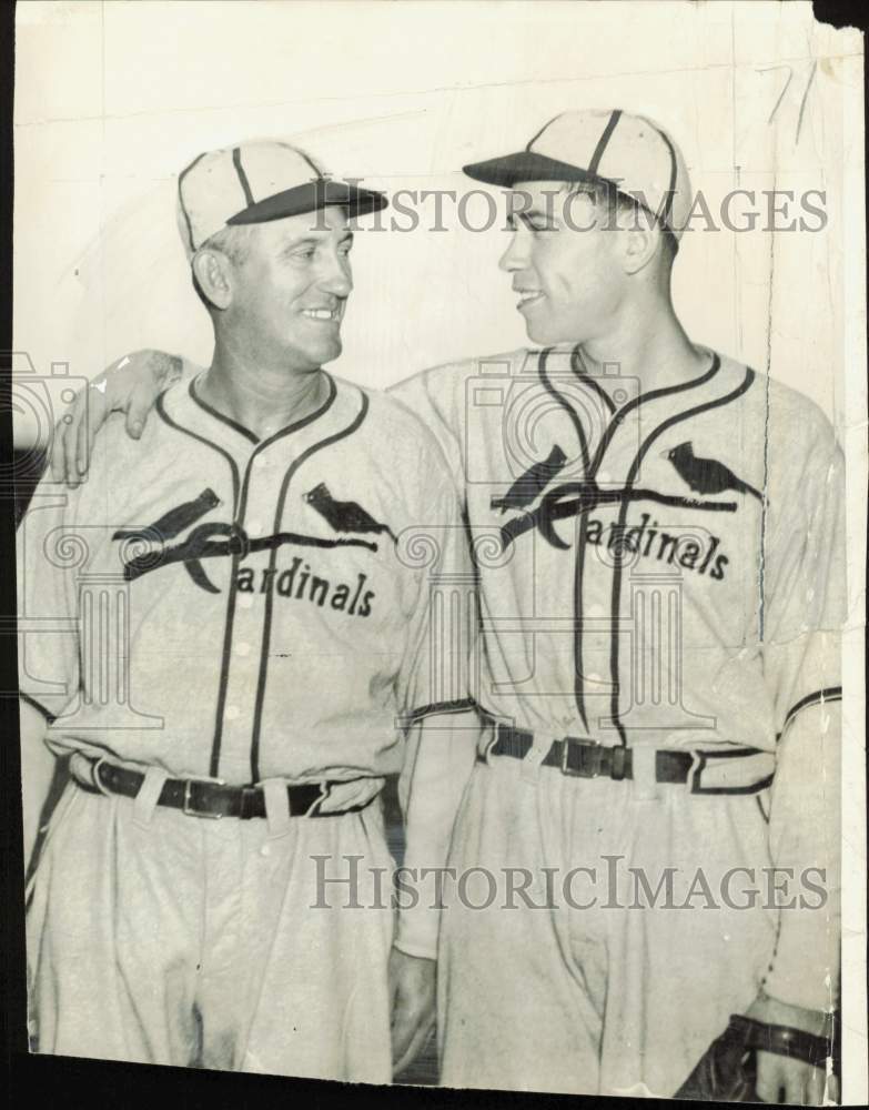 1938 Press Photo Cardinals' Paul Dean poses with teammate Mike Gonzales