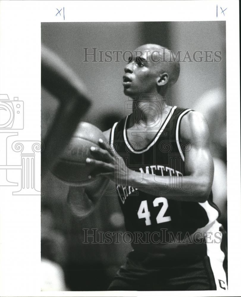 1994 Press Photo Morris Gallo, Chalmette basketball player. - noa60203