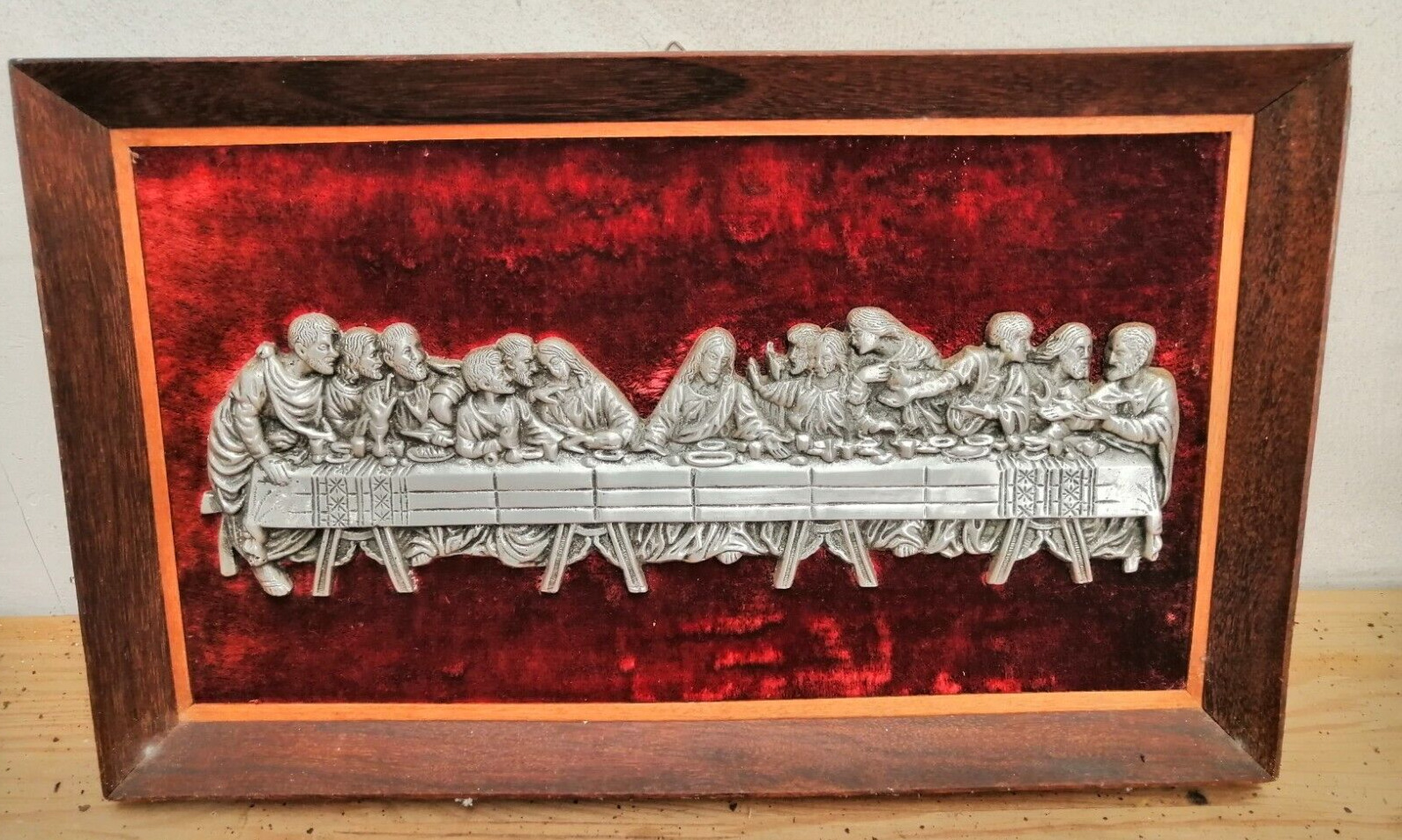 VTG christ\'s last supper Wall wood frame with Tin Plaque on Red Velvet Religious