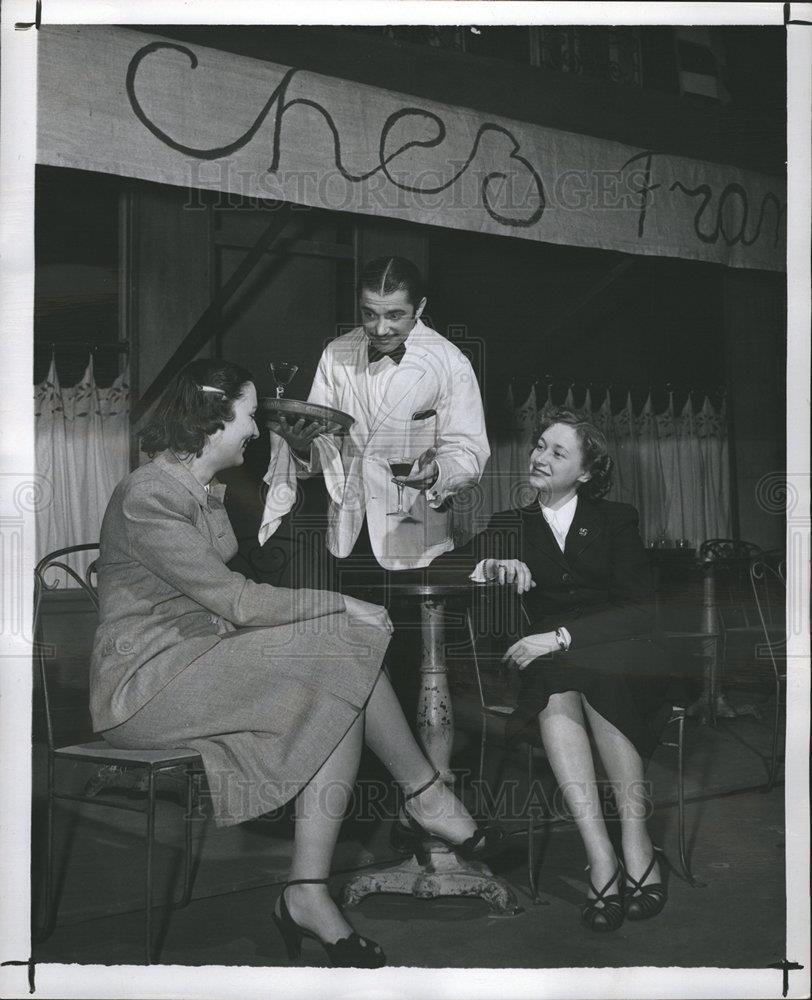 1950 Press Photo Ralph Smiley Madwomen of Chaillot - dfpb30097