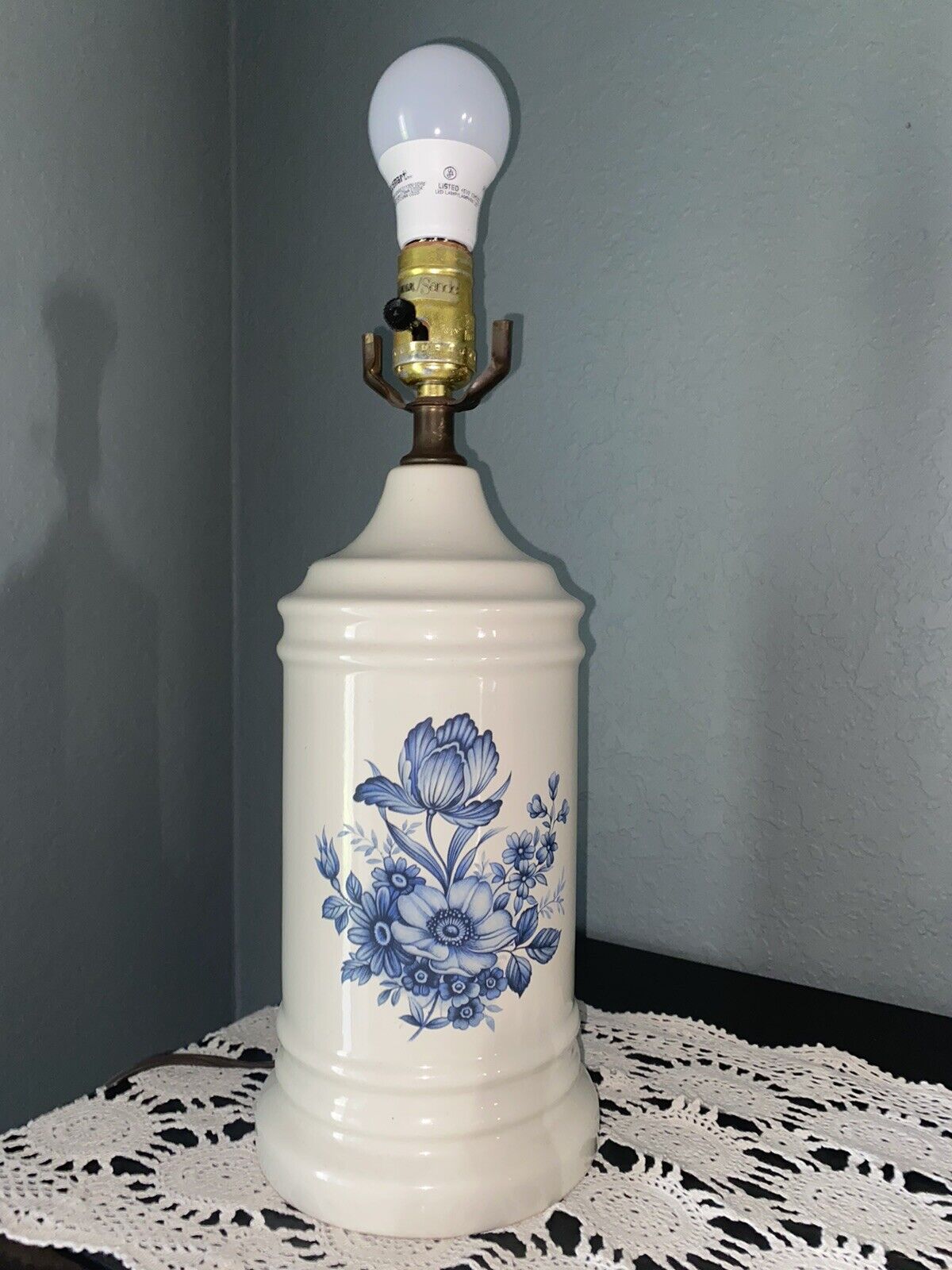 Mid Century Phil-Mar Canister Ceramic Art Pottery Floral Delft Style Table Lamp