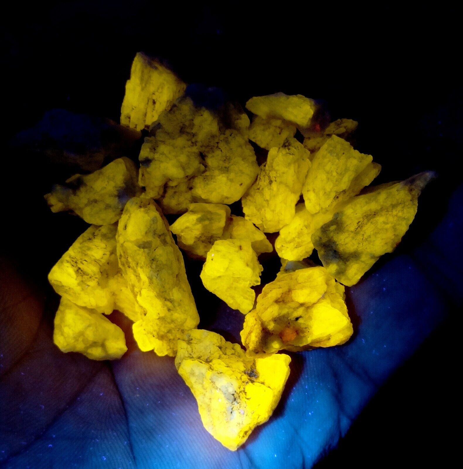188 CTs Beautiful Natural Fluorescent Marialite Scapolite Crystals~ Afghanistan