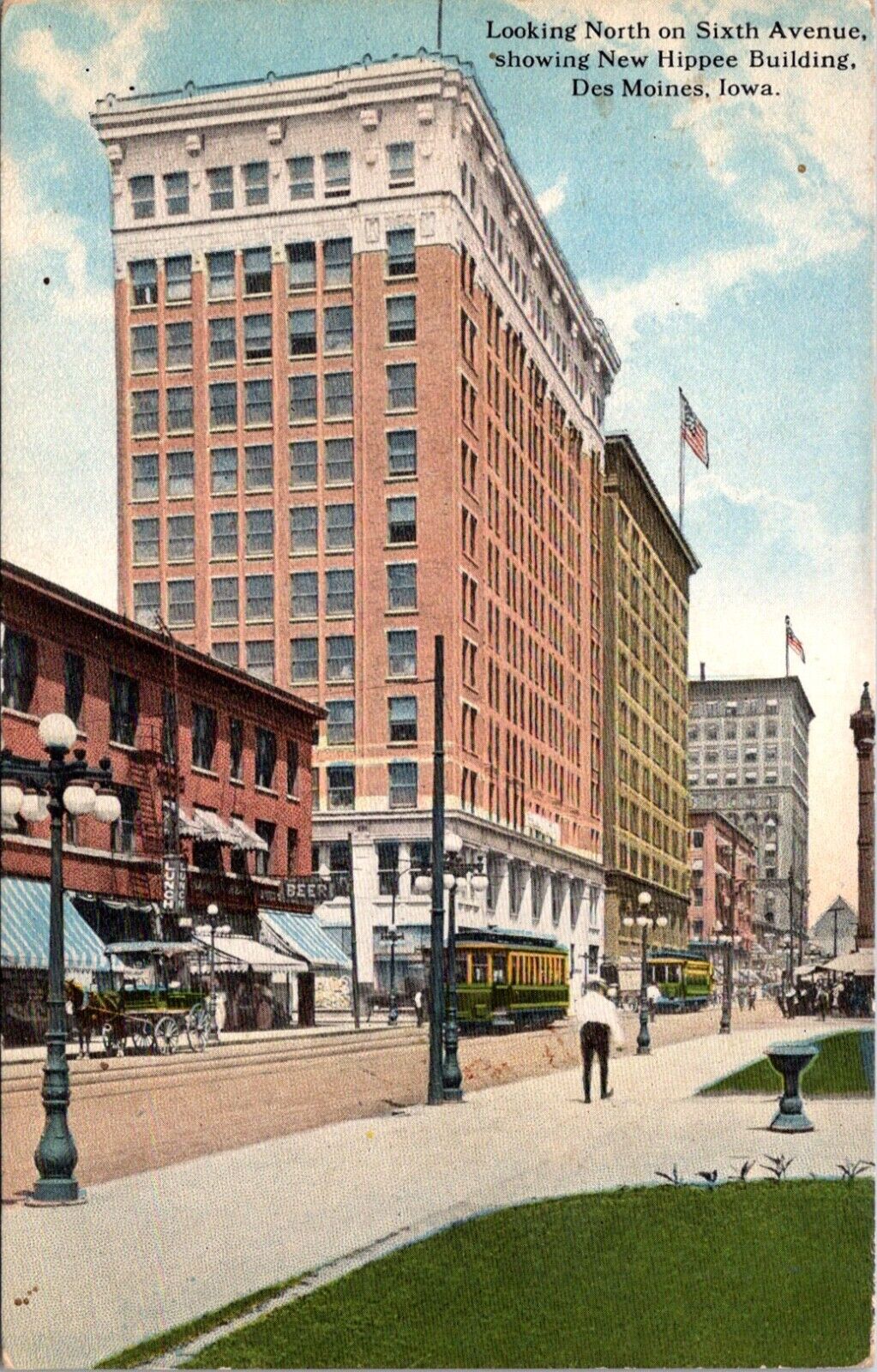 Des Moines, IA Looking North on Sixth Avenue New Hippee Building Postcard