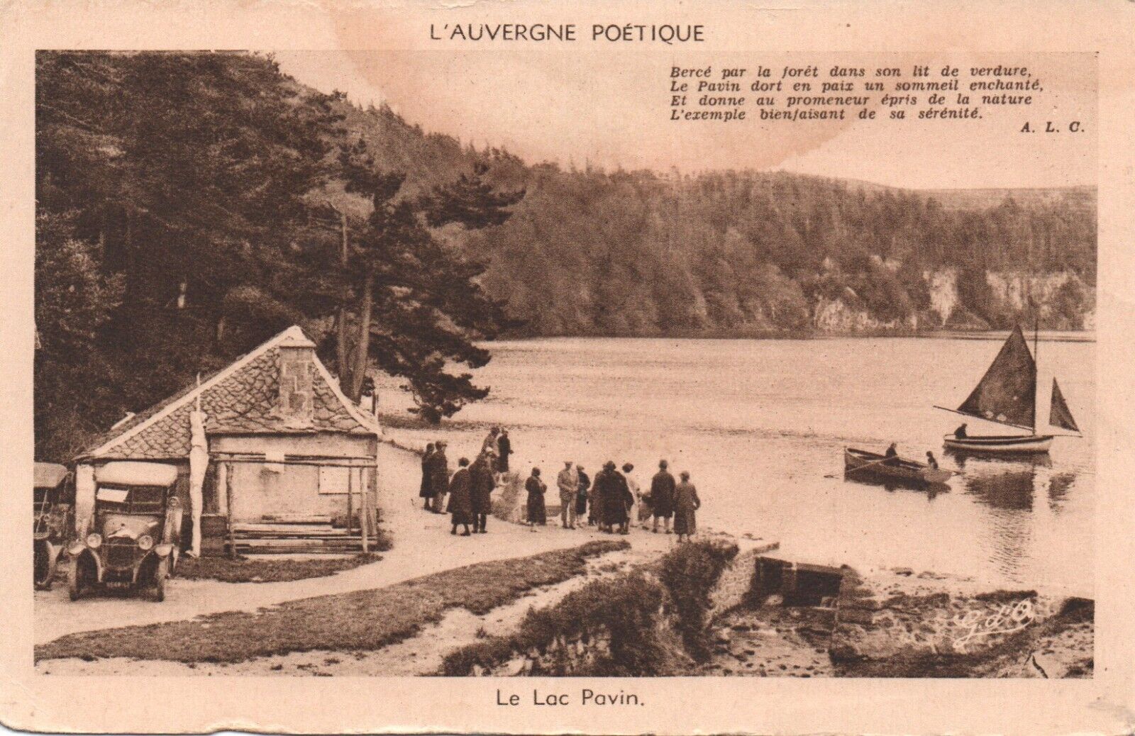 CPA - LE LAC PAVIN - L\'Auvergne poetic