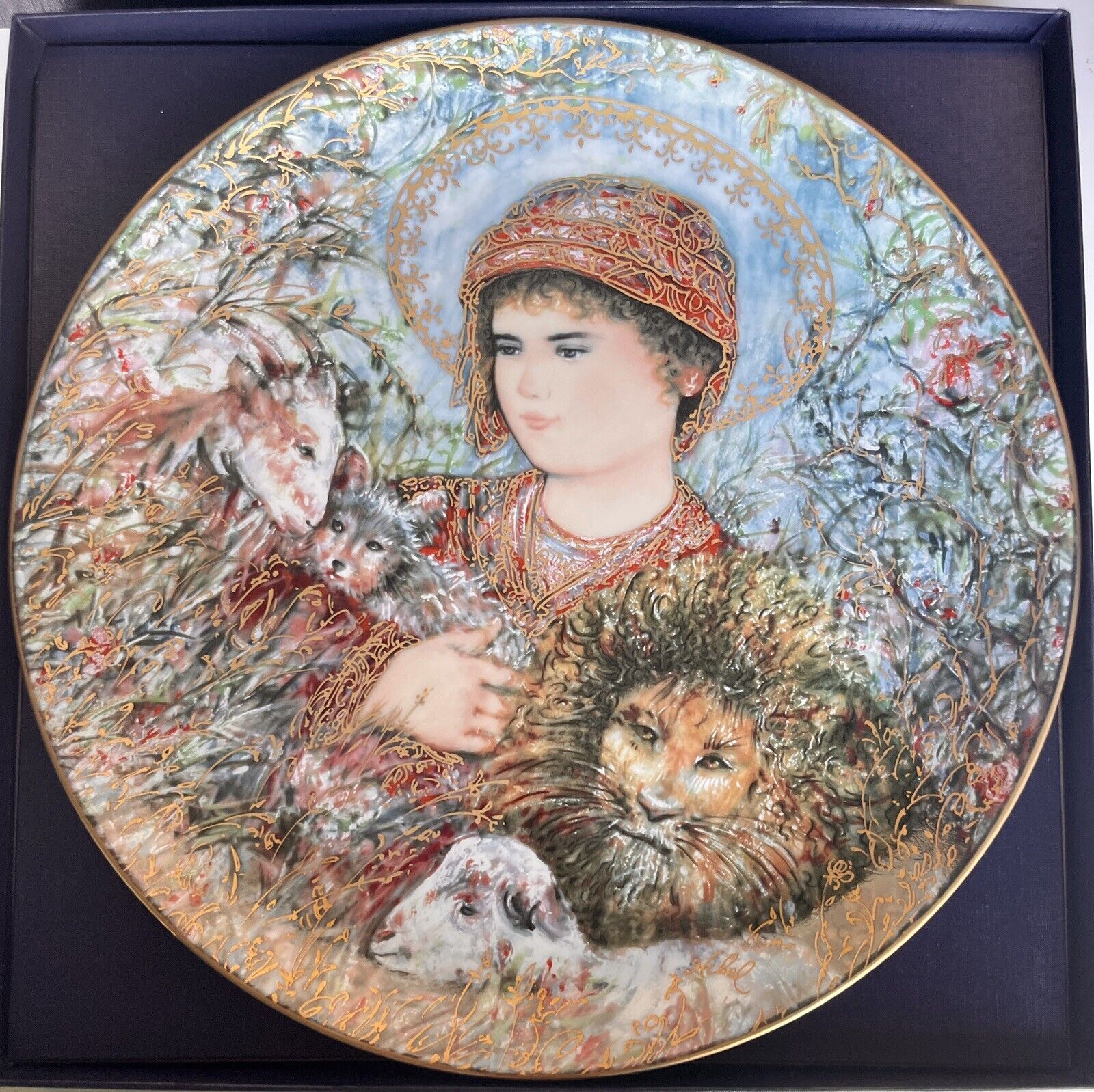 Edna Hibel Christmas Plate 1989 Peaceful Kingdom #9973F NIB W/COA #9973F Gold