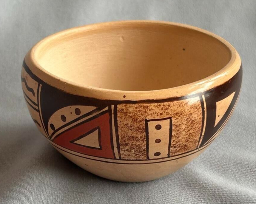 Native American Hopi Pottery Bowl Lou Ann Silas Komalestewa