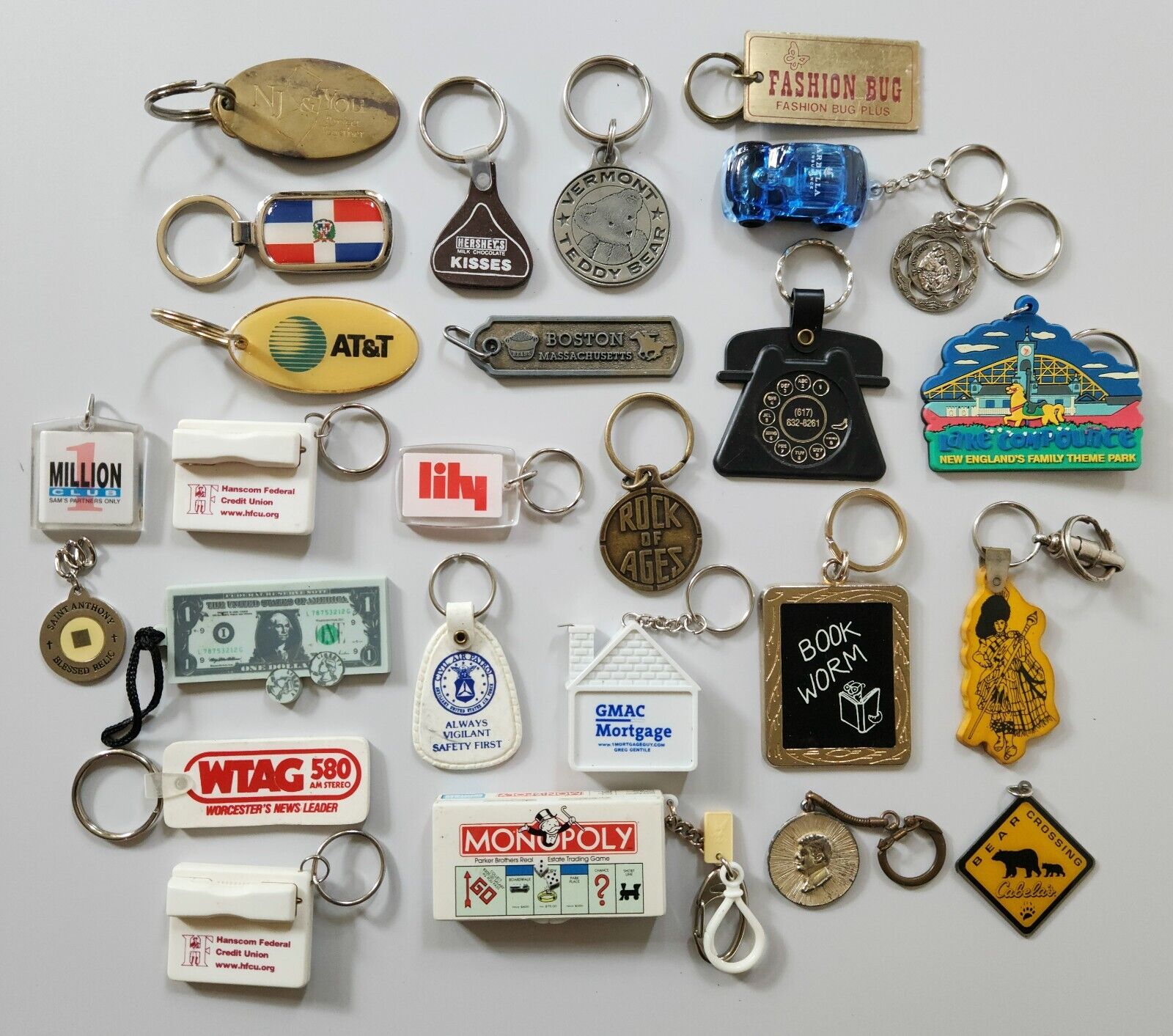 Lot of 29 Modern And Vintage Keychains - Texaco Hershey Cabela Vermont Lily CAP