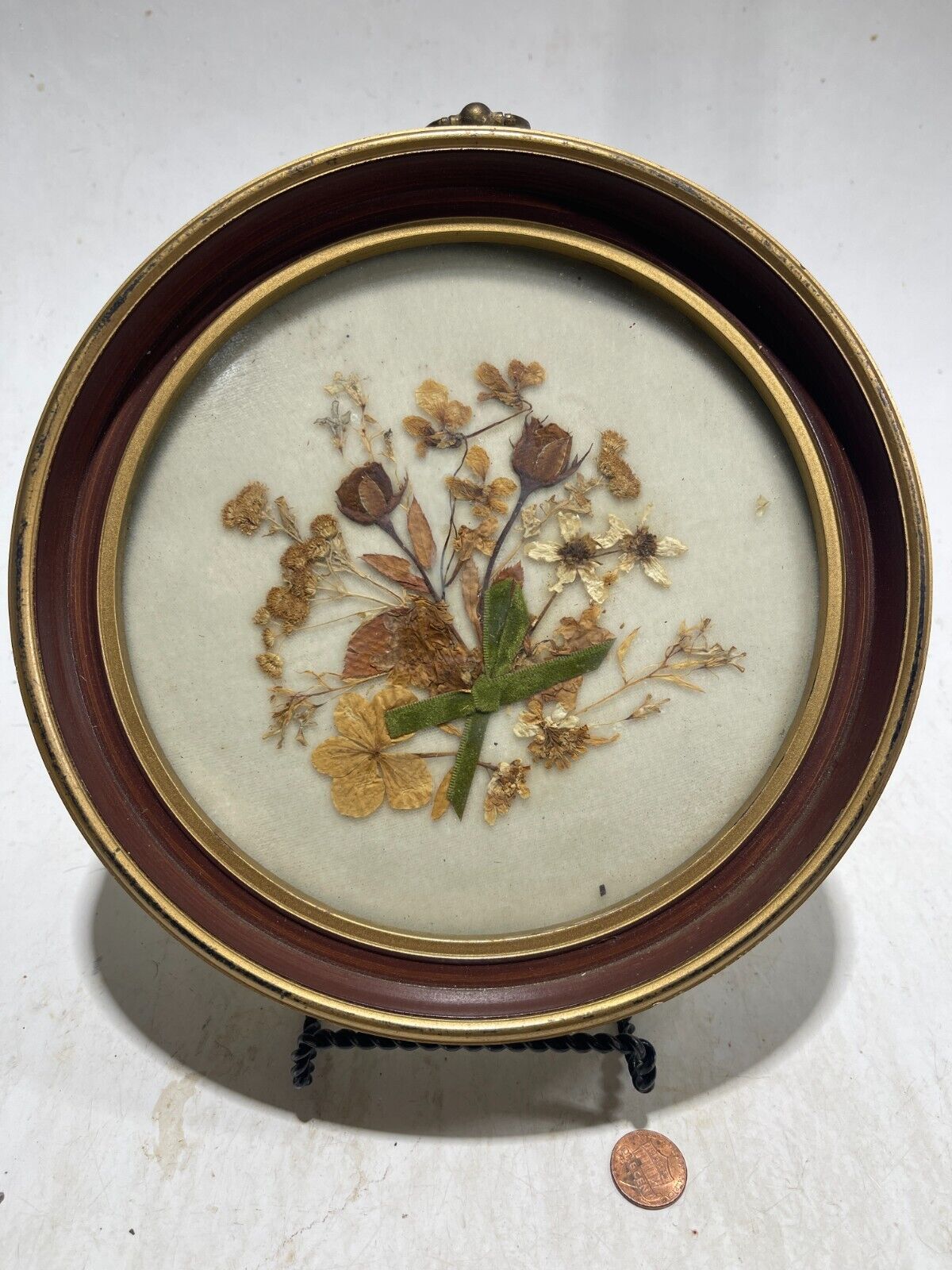 Vintage Round Glass Framed Dried Flower Picture 8.75\
