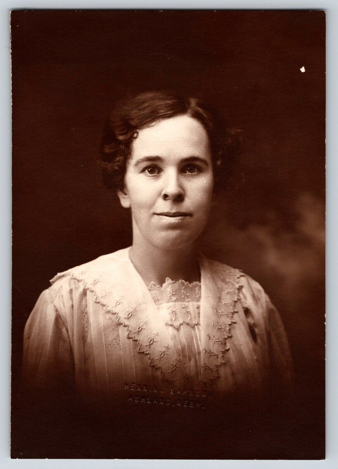 PORTRAIT OF A WOMAN IN A WHITE LACE DRESS, ANTIQUE VINTAGE PHOTOGRAPH, OOAK