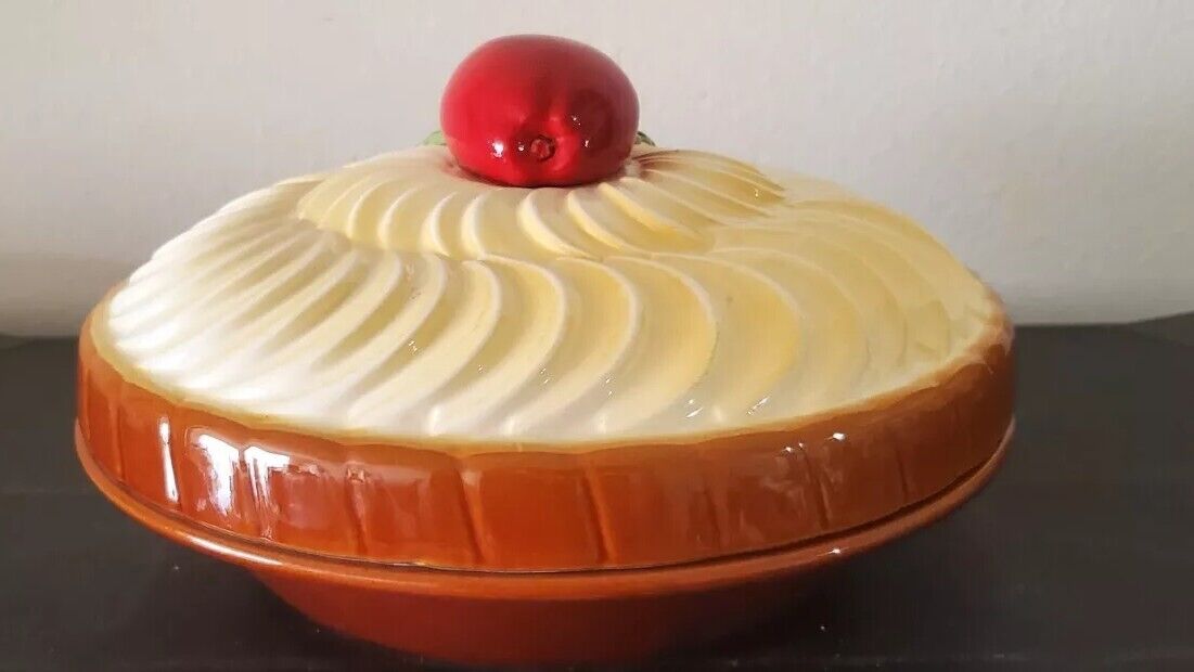 Ceramic Apple Pie Keeper With Lid