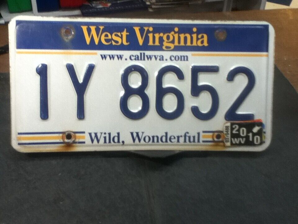 Vintage License Plate Tag 1Y 8652 \