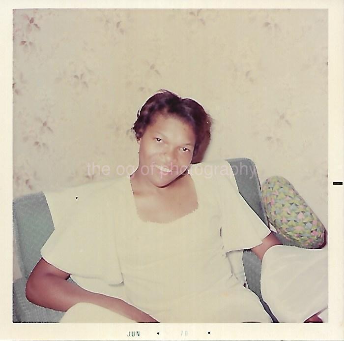 PRETTY WOMAN Vintage FOUND PHOTOGRAPH Color ORIGINAL Snapshot 311 55 X