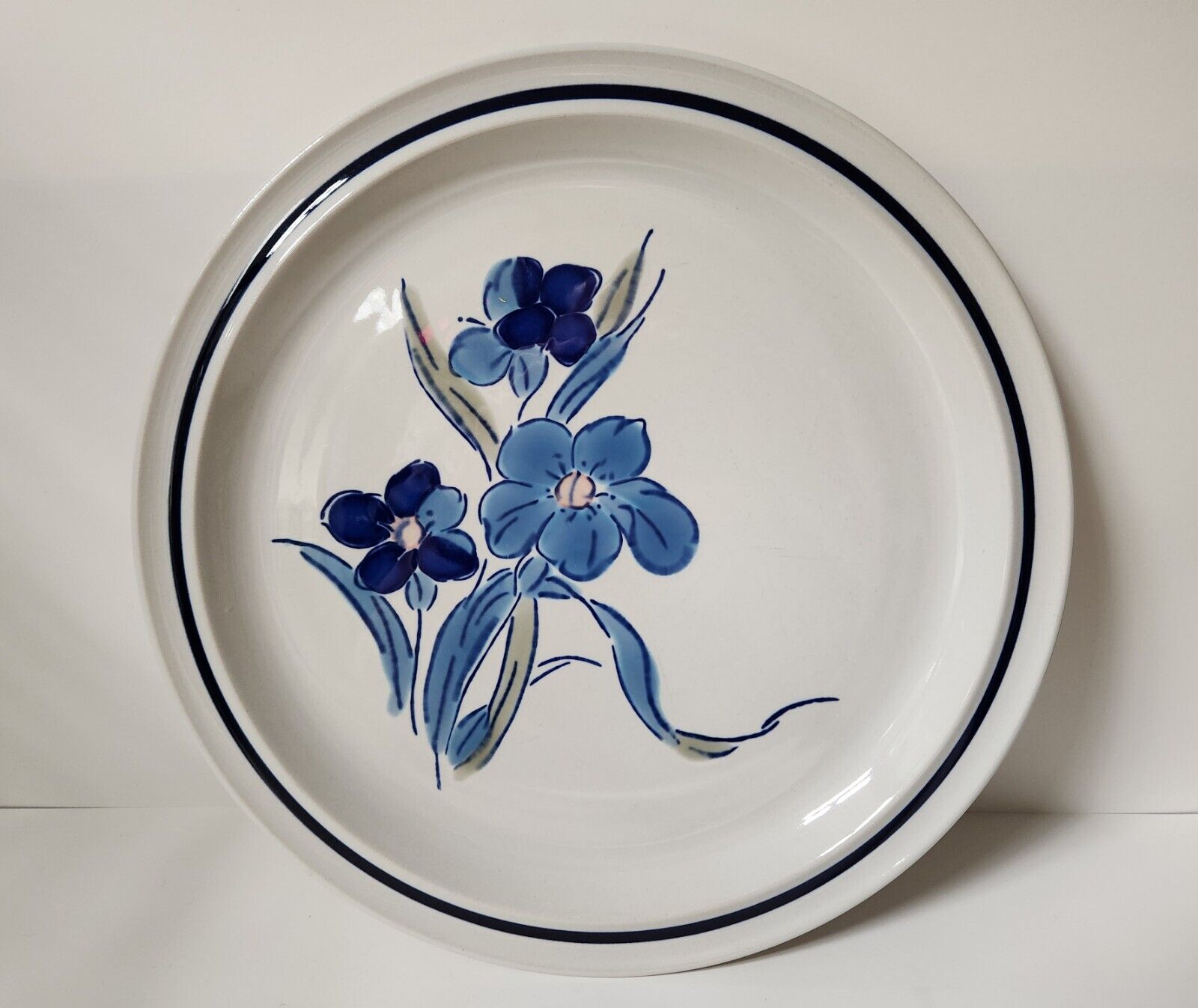 Montrose Genuine Stoneware Blue Flower Plate