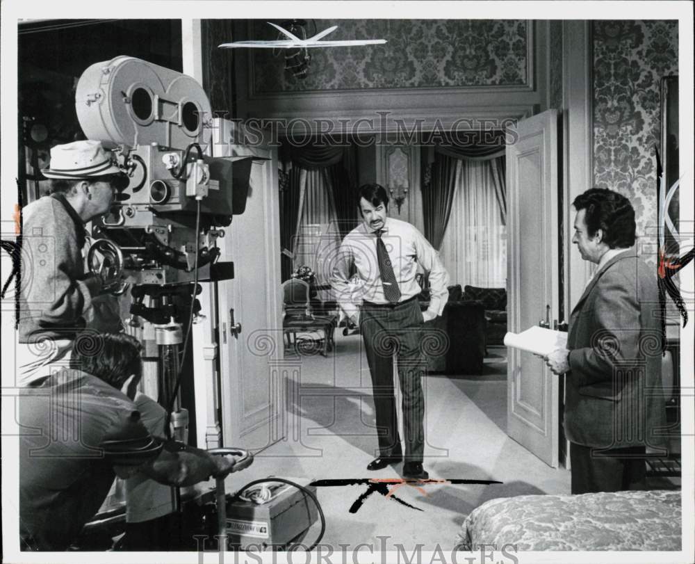 1970 Press Photo Actor Walter Matthau on movie set - lra80997
