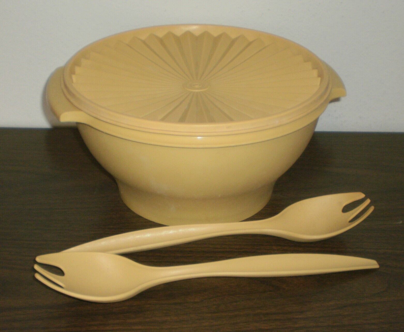 Vintage Tupperware Gold Salad Serving Bowl #880 w/Servalier Lid #881 and Tongs
