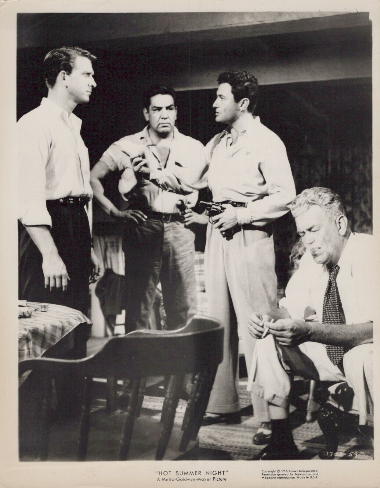 Leslie Nielsen + Jay C. Flippen + Sonny Chorre +Paul Richards (1957) Photo K 367