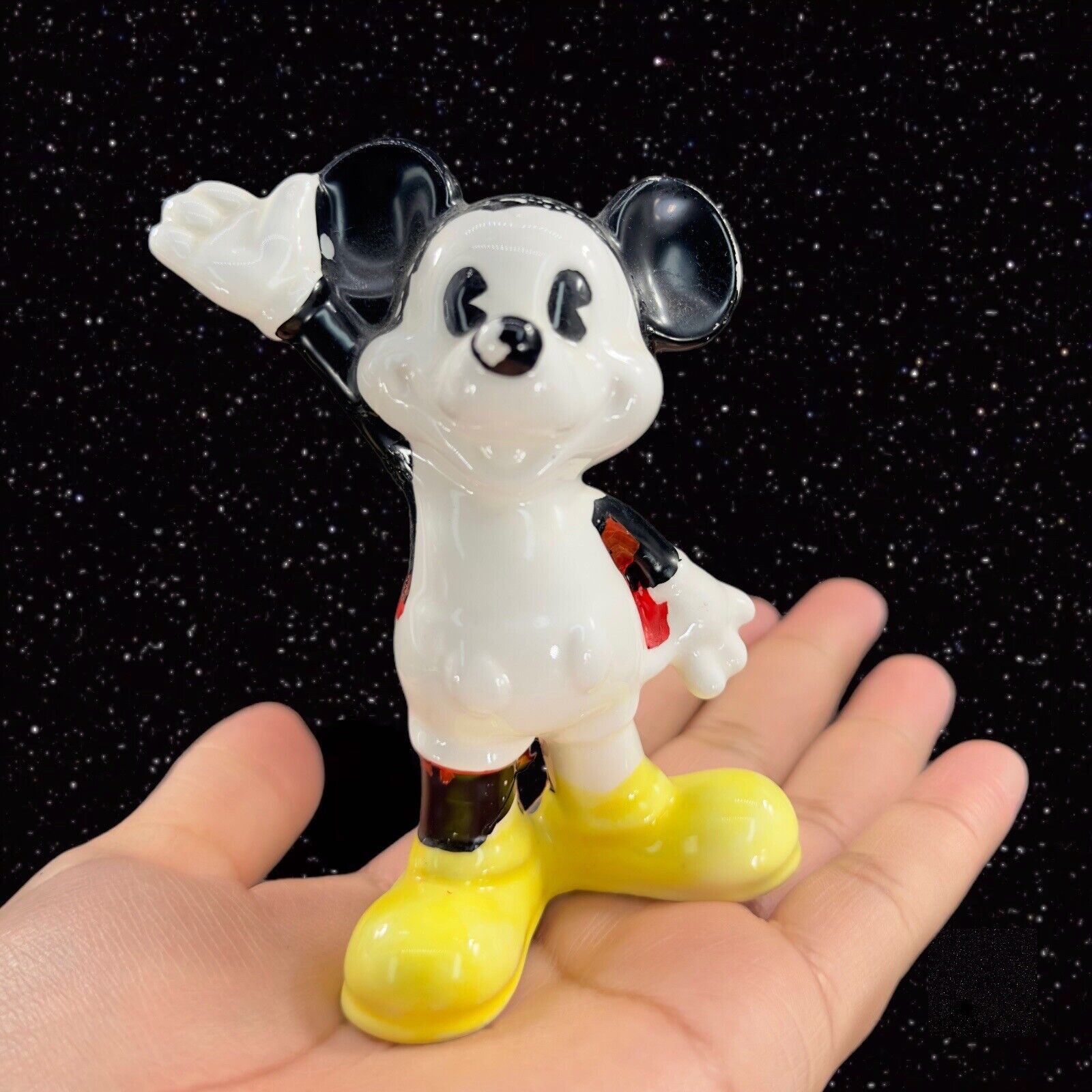 Vintage Walt Disney Ceramic Mickey Mouse Waiving Figurine Japan READ 4”T 3”W