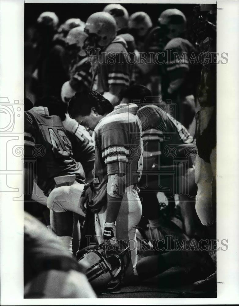 1987 Press Photo Benedictines, Mike Kadlub hangs his head in disappointment