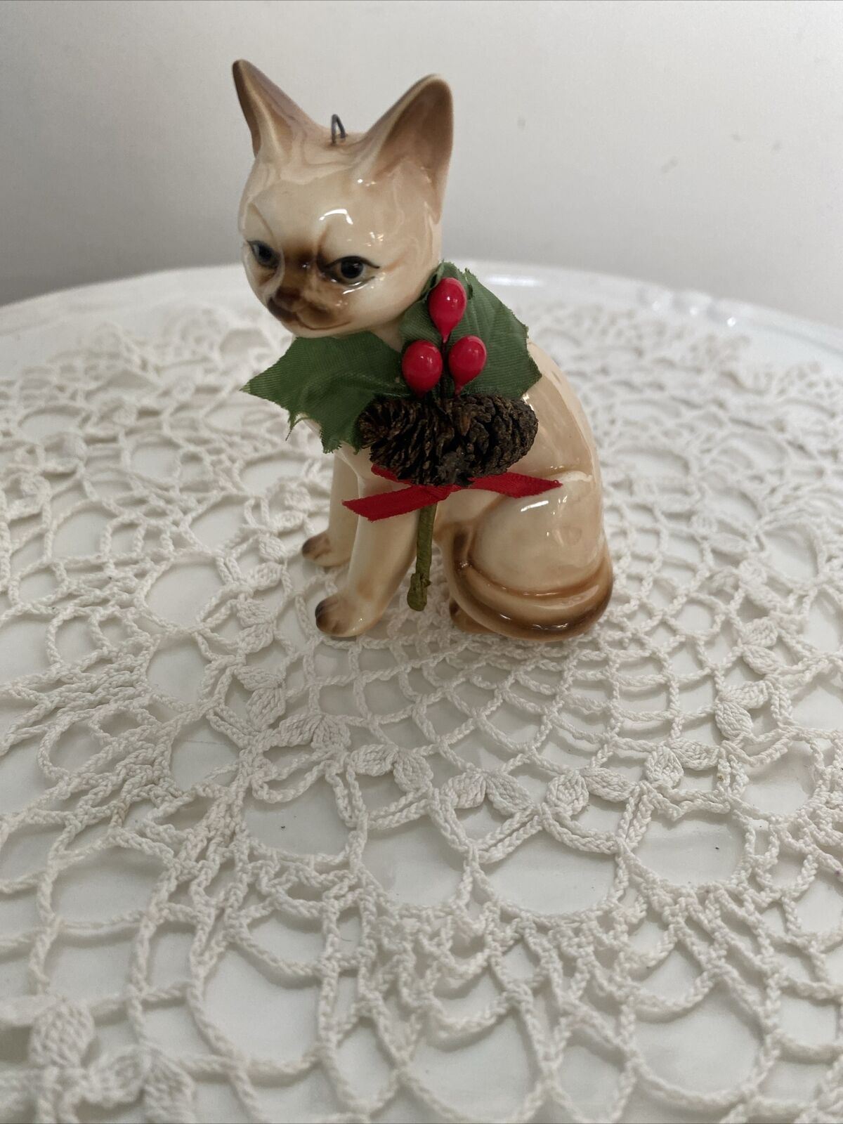 Vtg 1987 Enesco  Siamese Cat Christmas Ornament 