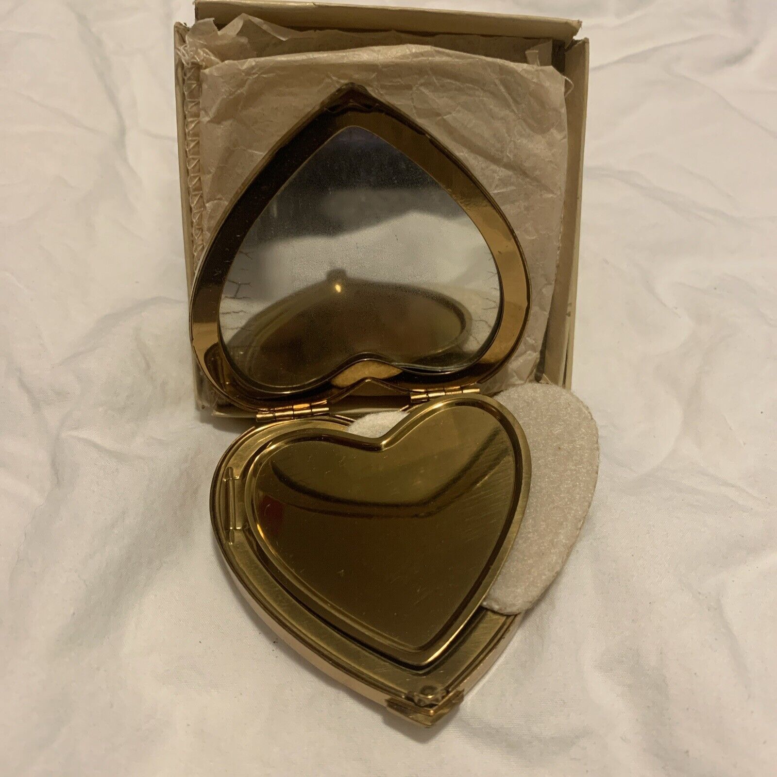 Vintage 1940’s gold tone heart-shaped compact/Mirror, applicator, by superb case