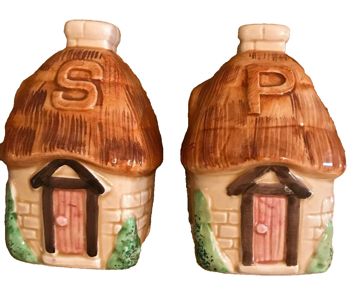 Ceramic Thatched House Salt Pepper Shakers 4\