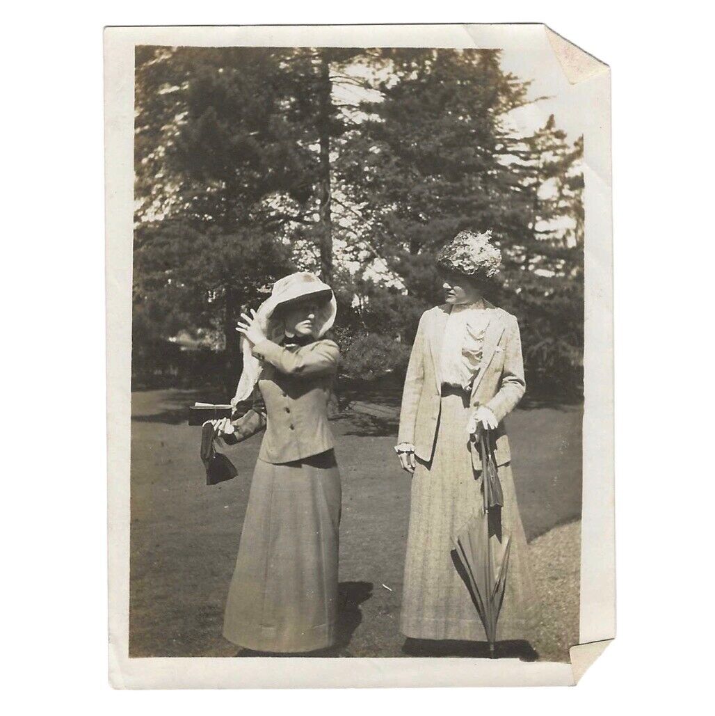 Two Edwardian Women Wearing Big Hats Holding Parasol 1910s Snapshot Photo